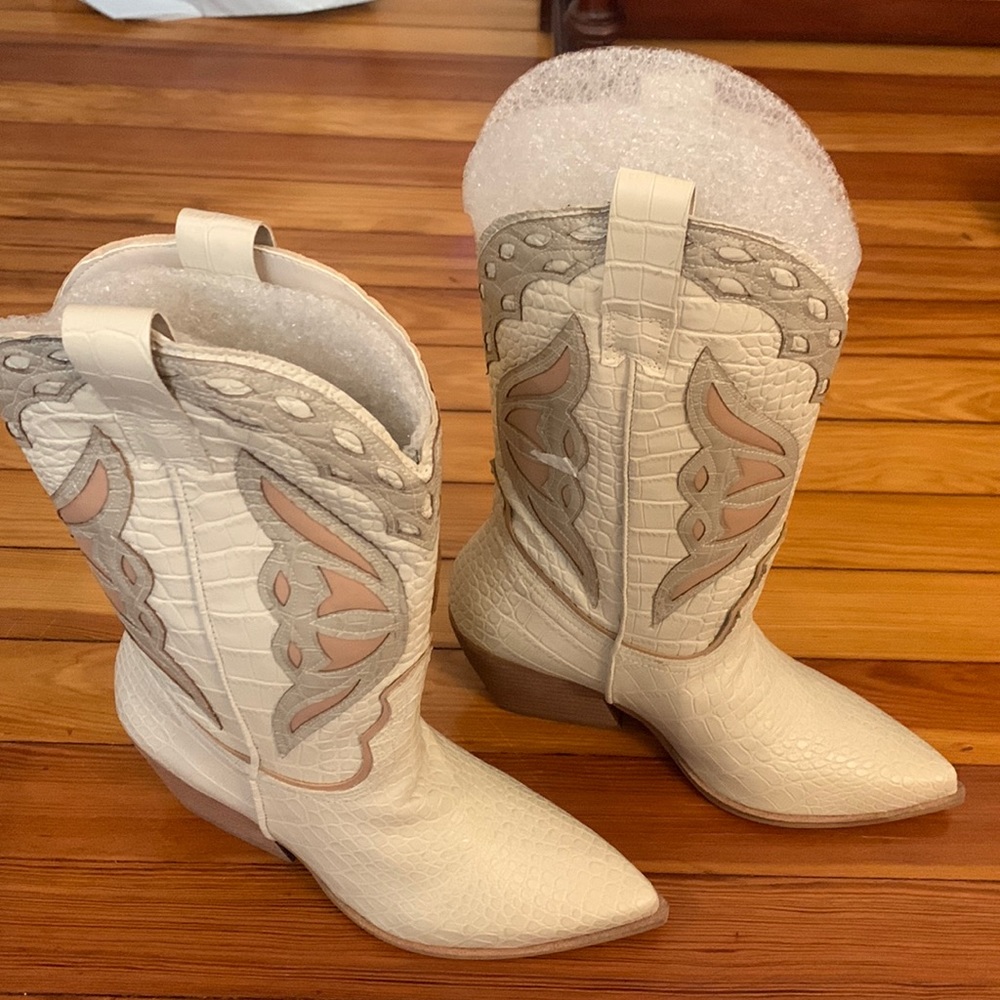 Steve Madden Cowboy boots never worn